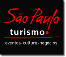 Logo Spturis: em fundo retangular preto, em letras vermelhas: São Paulo; turismo em letras brancas; um traço horizontal vermelho e em letras brancas, eventos, cultura, negócios. 